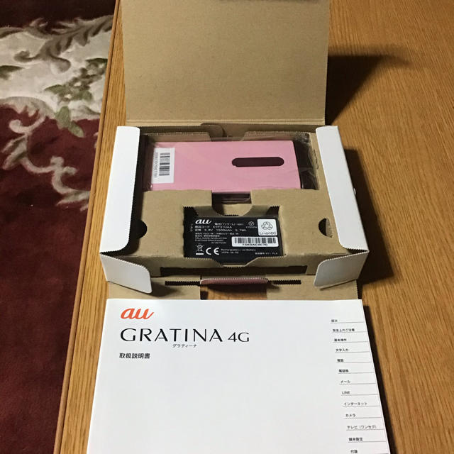 au GRATINA 4G ピンク