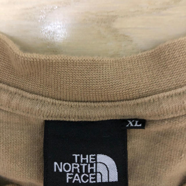 THE NORTH FACE(ザノースフェイス)のノースフェイス　ショートスリーブスクエアロゴティー　ブリティッシュカーキ　XL メンズのトップス(Tシャツ/カットソー(半袖/袖なし))の商品写真