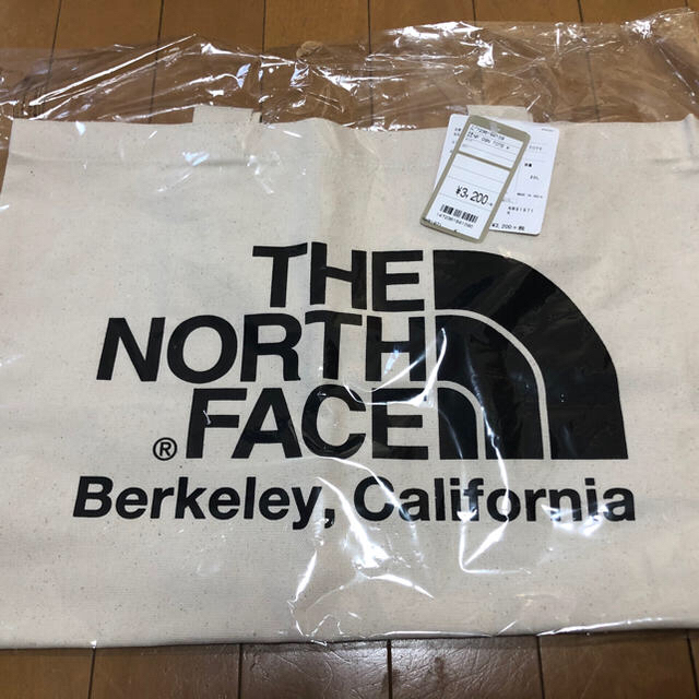 THE NORTH FACE(ザノースフェイス)のノースフェイス　 トートバッグ　Nブラック メンズのバッグ(トートバッグ)の商品写真