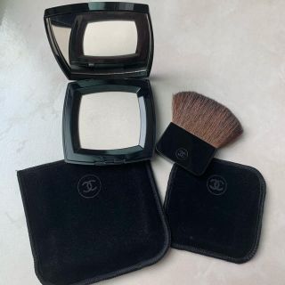 シャネル(CHANEL)のシャネル　プードゥルルミエール　グラッセ　ブラシ&ベロアケース付き(フェイスパウダー)