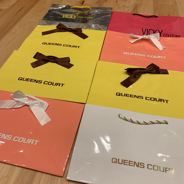 QUEENS COURT(クイーンズコート)のクイーンズコート＆ビッキー　ショッパー12点セット(期間限定品） レディースのバッグ(ショップ袋)の商品写真