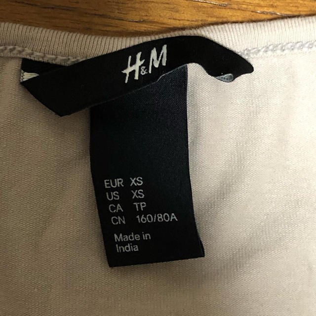 H&M(エイチアンドエム)のH&M♡リボンTシャツ♡リボントップス♡ベージュ レディースのトップス(カットソー(半袖/袖なし))の商品写真