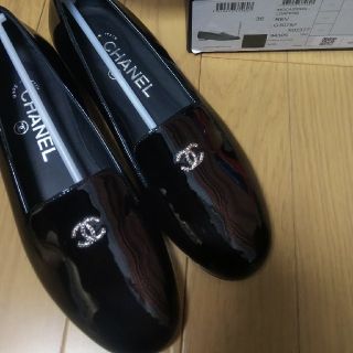 シャネル(CHANEL)のCHANEL シャネル パールローファー オペラシューズ(ローファー/革靴)