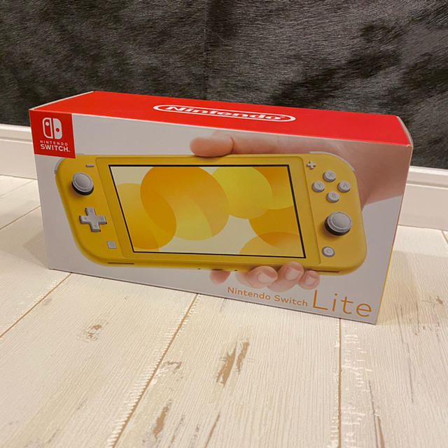 Nintendo Switch(ニンテンドースイッチ)のSwitch Lite イエロー　新品未開封 エンタメ/ホビーのゲームソフト/ゲーム機本体(家庭用ゲーム機本体)の商品写真