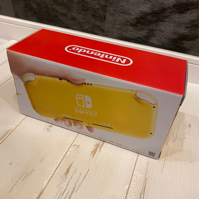 Nintendo Switch(ニンテンドースイッチ)のSwitch Lite イエロー　新品未開封 エンタメ/ホビーのゲームソフト/ゲーム機本体(家庭用ゲーム機本体)の商品写真