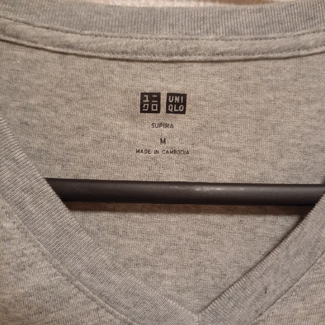 UNIQLO(ユニクロ)のユニクロ　VネックTシャツ　メンズ メンズのトップス(Tシャツ/カットソー(半袖/袖なし))の商品写真