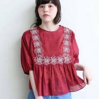 ドットアンドストライプスチャイルドウーマン(Dot&Stripes CHILDWOMAN)の◆ドットアンドストライプス　花刺繍　トップス◆(シャツ/ブラウス(半袖/袖なし))