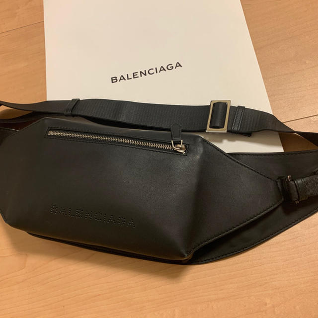 BALENCIAGA バレンシアガ ボディバッグ - www.sorbillomenu.com