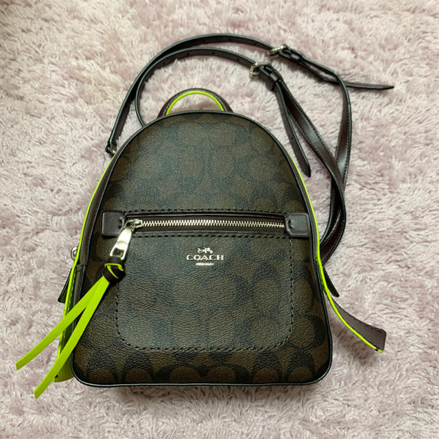 COACH(コーチ)のCOACH リュック ブラウン ネオンイエロー レディースのバッグ(リュック/バックパック)の商品写真