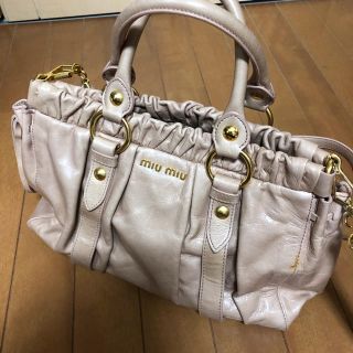 ミュウミュウ(miumiu)のmiumiu ミュウミュウ　レザー　ショルダーバッグ(ショルダーバッグ)