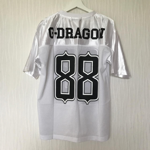 BIGBANG(ビッグバン)のG-DRAGON【公式グッズ】Tシャツ エンタメ/ホビーのタレントグッズ(アイドルグッズ)の商品写真