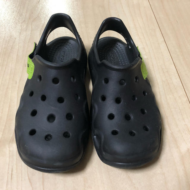 crocs(クロックス)のクロックス　キッズ　12 ブラック キッズ/ベビー/マタニティのキッズ靴/シューズ(15cm~)(サンダル)の商品写真