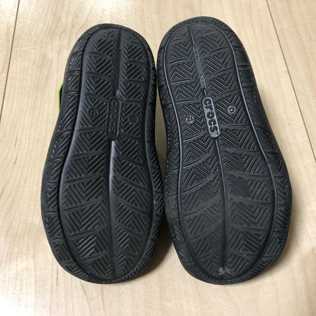 crocs(クロックス)のクロックス　キッズ　12 ブラック キッズ/ベビー/マタニティのキッズ靴/シューズ(15cm~)(サンダル)の商品写真