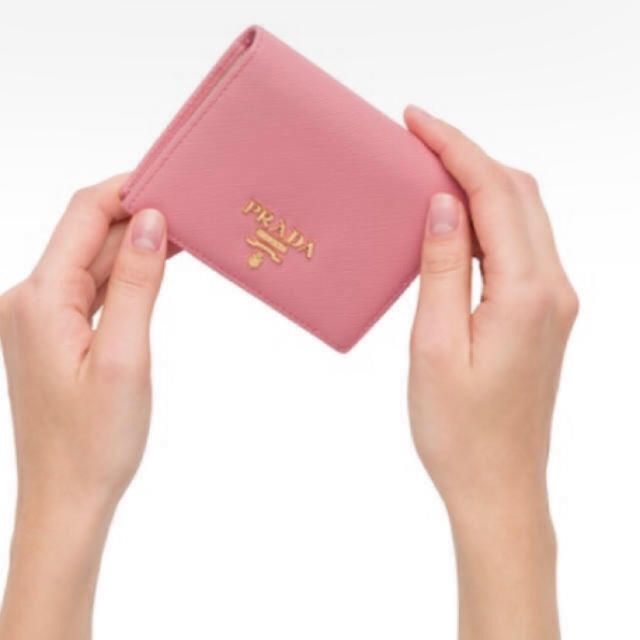 PRADA(プラダ)の最終価格🌼　プラダ　サフィアーノレザー 財布👛 ピンク　ペールピンク　二つ折 レディースのファッション小物(財布)の商品写真