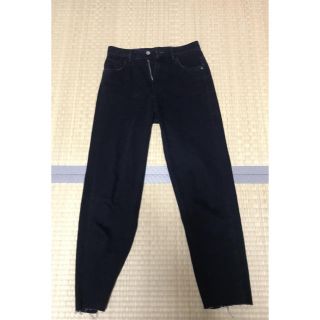 ザラ(ZARA)のzara 切りっぱなしマムフィット　ブラック　サイズ32(デニム/ジーンズ)