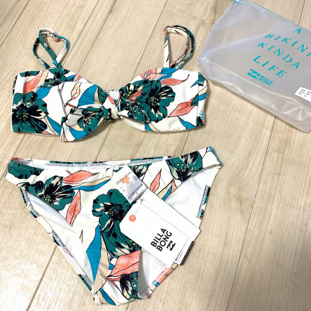 billabong(ビラボン)の即日発送！BILLABONG ビラボン　水着 ビキニ 花柄 レディースの水着/浴衣(水着)の商品写真