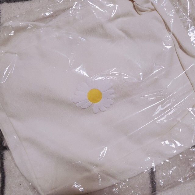韓国雑貨 マーガレット バッグ 最終値下げ レディースのバッグ(ショルダーバッグ)の商品写真