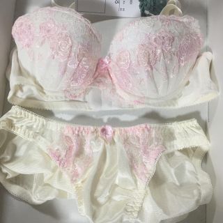 プロフご確認ください！ブラジャー ショーツ セット 花柄 新品未使用 タグ付き(ブラ&ショーツセット)