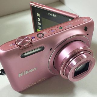 ニコン(Nikon)の“なぴ様専用” デジタルカメラ 自撮り Wi-Fi対応(コンパクトデジタルカメラ)