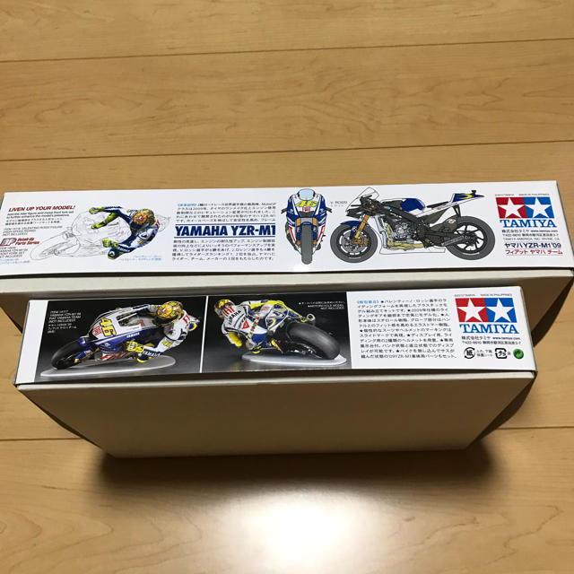 タミヤ ヤマハYZR-M1'09 バレンティーノ・ロッシ プラモデルセット タミヤ ヤマハYZR-M1'09 バレンティーノ・ロッシ プラモデルセット