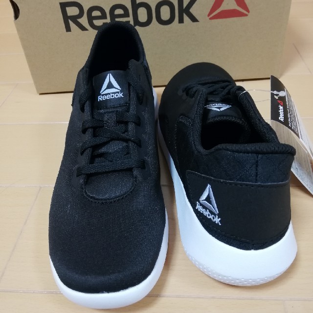 Reebok(リーボック)のReebok　レディース リーボック  アダラ　スニーカー レディースの靴/シューズ(スニーカー)の商品写真