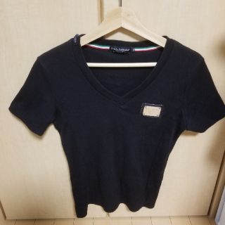 ドルチェアンドガッバーナ(DOLCE&GABBANA)の【美品！！】DOLCE&GABBANA  プレート付き VネックTシャツ(Tシャツ/カットソー(半袖/袖なし))