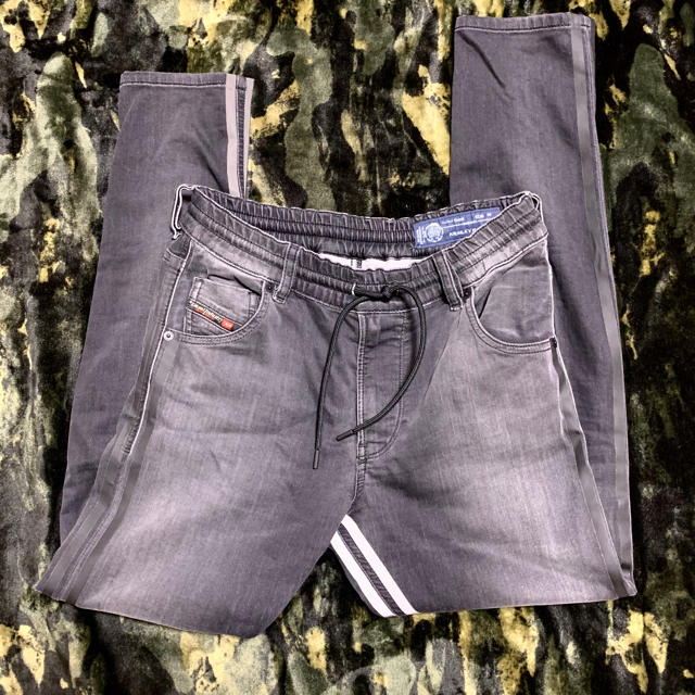 DIESEL(ディーゼル)の昨年冬購入❣️diesel kraily joggデニム25 0094Q ライン レディースのパンツ(デニム/ジーンズ)の商品写真