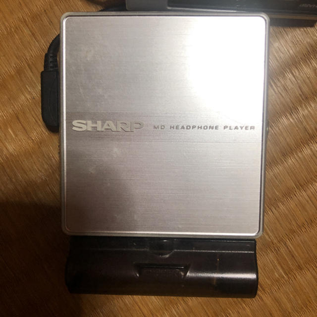 SHARP(シャープ)のMDウォークマン　ジャンク　高騰してる商品 スマホ/家電/カメラのオーディオ機器(ポータブルプレーヤー)の商品写真