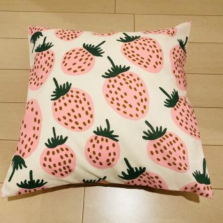 マリメッコ(marimekko)のmarimekko 日本未入荷マンシッカ　クッションカバー　レア生地　(クッションカバー)