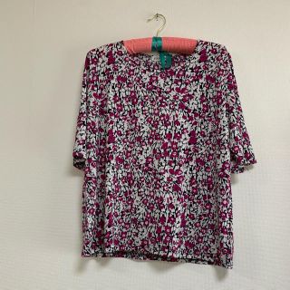 シマムラ(しまむら)のTシャツ  花柄(Tシャツ(半袖/袖なし))