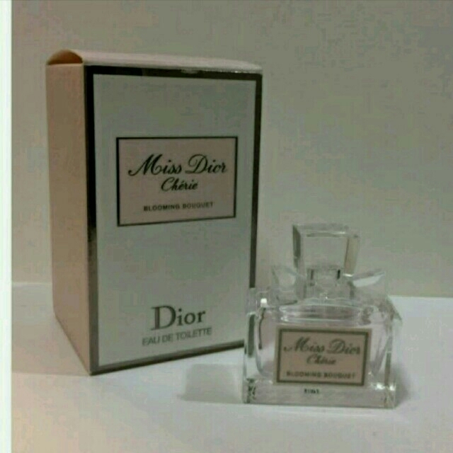 Christian Dior(クリスチャンディオール)のmiss dior ブルーミングブーケ コスメ/美容の香水(香水(女性用))の商品写真