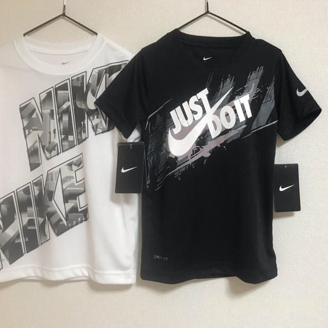 NIKE(ナイキ)の新品　NIKE ナイキ　キッズ　115  Tシャツ　白　黒　モノトーンセット キッズ/ベビー/マタニティのキッズ服男の子用(90cm~)(Tシャツ/カットソー)の商品写真