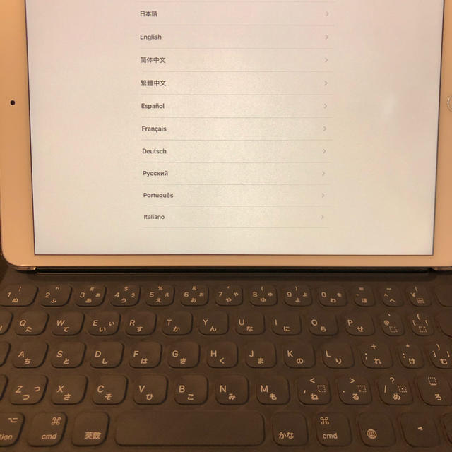 Apple(アップル)のiPad Air3 64GB WiFiモデル＋Smart Keyboard スマホ/家電/カメラのPC/タブレット(タブレット)の商品写真