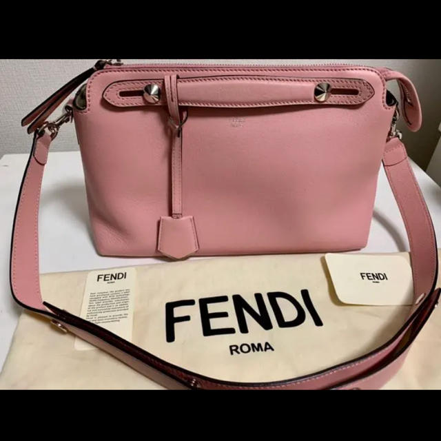 66%オフ！半額以下【FENDI フェンディ】 バイザウェイ ミディアム ピンク