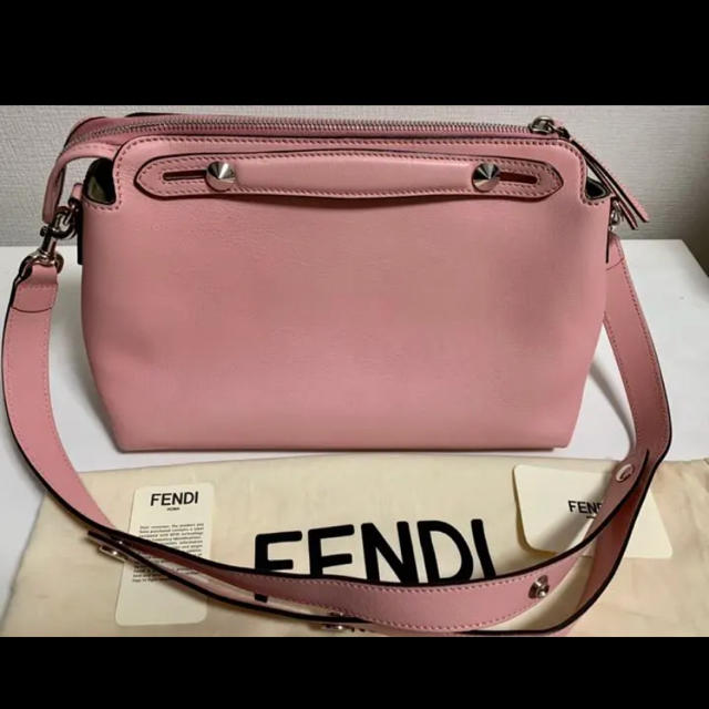FENDI(フェンディ)の66%オフ！半額以下【FENDI フェンディ】 バイザウェイ ミディアム ピンク レディースのバッグ(ショルダーバッグ)の商品写真