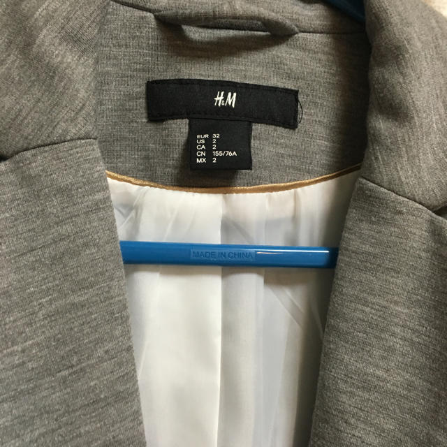 H&M(エイチアンドエム)のH&Mグレー ジャケット レディースのジャケット/アウター(テーラードジャケット)の商品写真