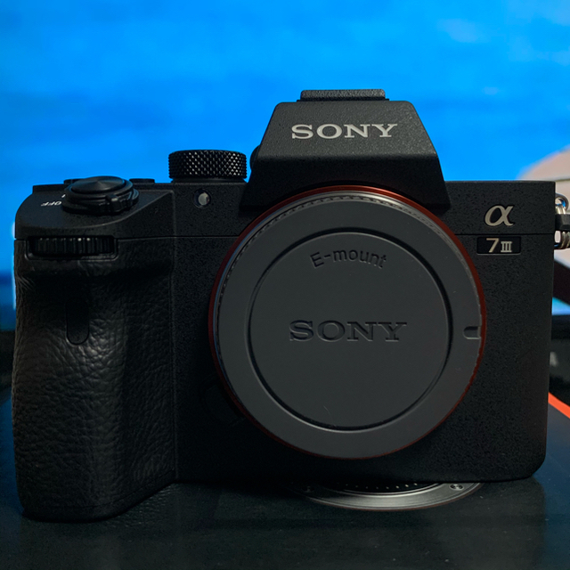 SONY(ソニー)のsony α7 III （保証書付き、6月購入） スマホ/家電/カメラのカメラ(ミラーレス一眼)の商品写真