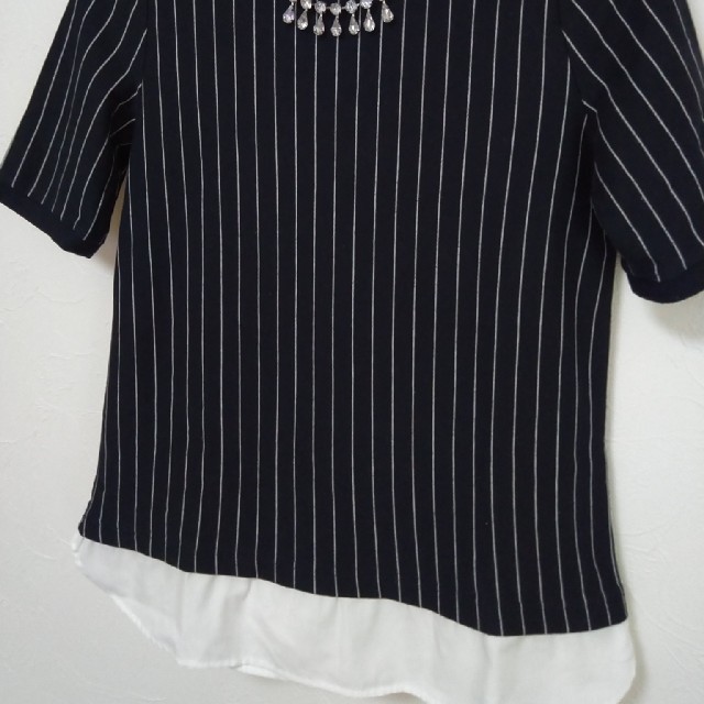 しまむら(シマムラ)のビジューアクセ付　半袖切替トップス　M　紺 レディースのトップス(カットソー(半袖/袖なし))の商品写真