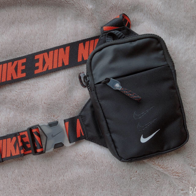 NIKE(ナイキ)のナイキ　ヒップパック　斜め掛け　ポシェット　バック メンズのバッグ(ボディーバッグ)の商品写真