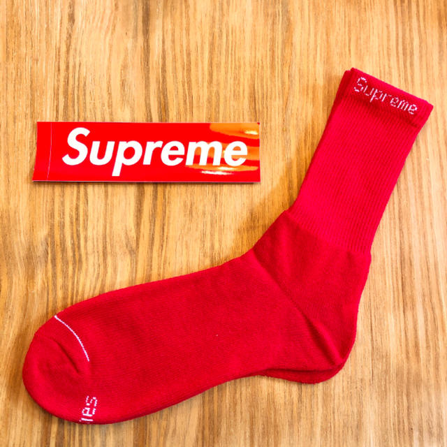 Supreme(シュプリーム)の【ステッカー付】Supreme Hanes ソックス　レッド　ヘインズ　1足　赤 メンズのレッグウェア(ソックス)の商品写真