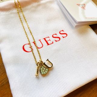 ゲス(GUESS)のGUESS (ゲス)のメッセージネックレス　ハートのキラキラチャーム★新品未使用(ネックレス)