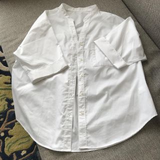 ジーユー(GU)のGＵ　今期　白シャツ　5分袖　Sサイズ(シャツ/ブラウス(半袖/袖なし))
