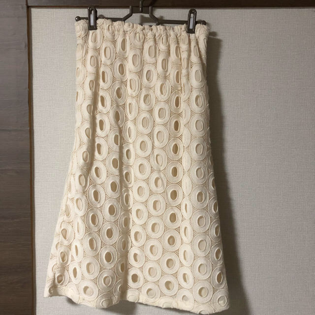LE CIEL BLEU(ルシェルブルー)のスカート  柄 穴 丸、ルシェルブルー レディースのスカート(ひざ丈スカート)の商品写真