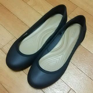 クロックス(crocs)のcrocs フラットシューズ パンプス(サンダル)