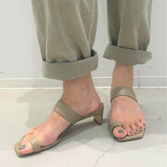 アパルトモン BRENTA/ブレンタOne Finger Heel Sandal