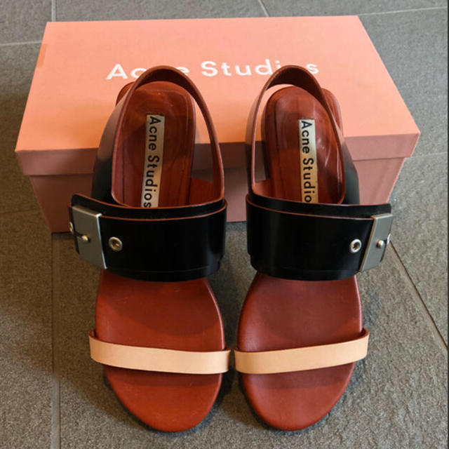 が大特価! ACNE 【お値下げ中】アクネ レザーサンダル - サンダル