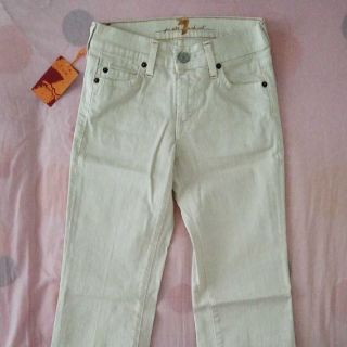 セブンフォーオールマンカインド(7 for all mankind)の【匿名配送】セブンフォーオールマンカインド　23インチ　パンツ(カジュアルパンツ)