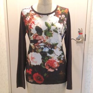 ヴィヴィアンウエストウッド(Vivienne Westwood)の花柄ロンT(カットソー(長袖/七分))