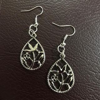 ハンドメイド　ピアス　シルバー(ピアス)