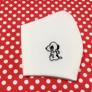 Snoopy 後ろ姿 スヌーピー 手刺繍 立体インナーの通販 ラクマ